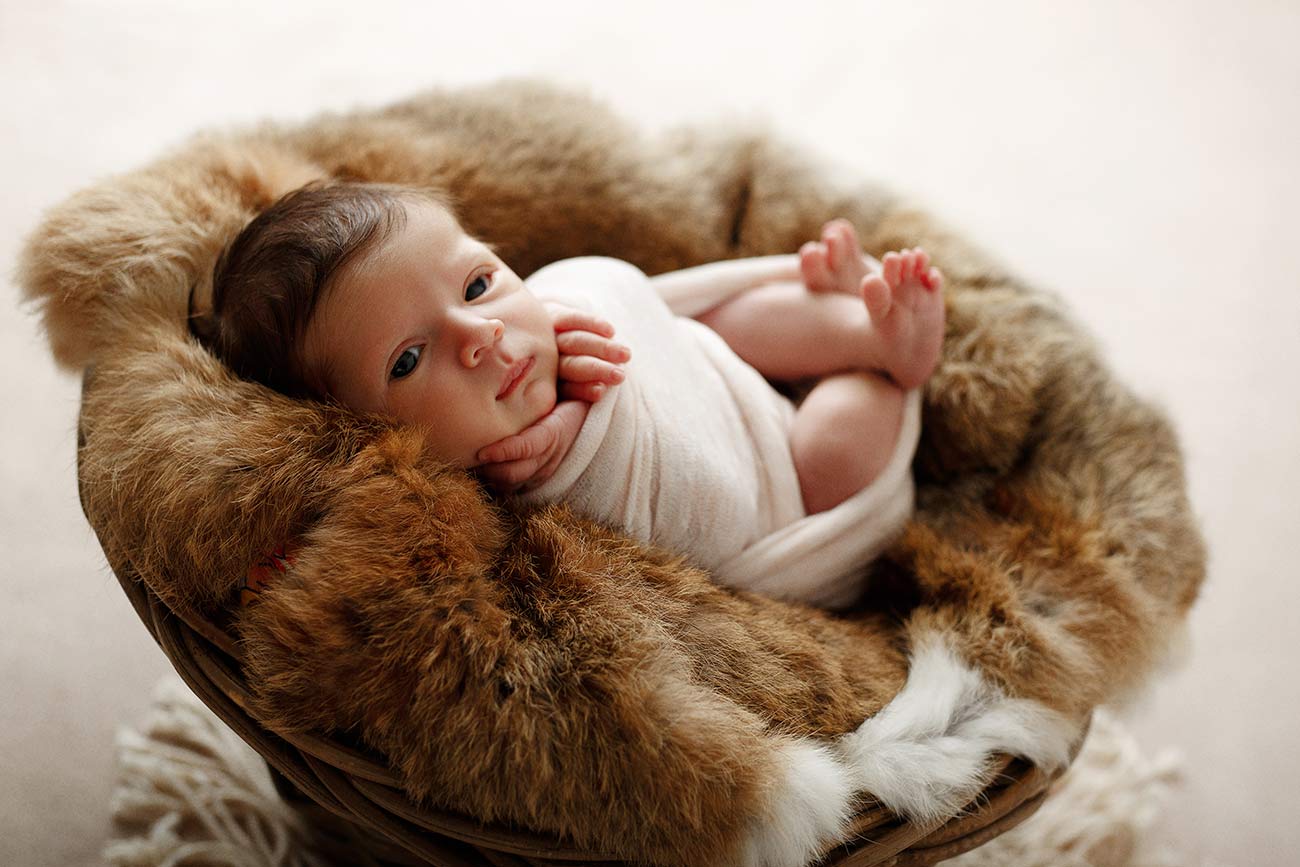 Neugeborenen Fotografin Baby Fotos sicher