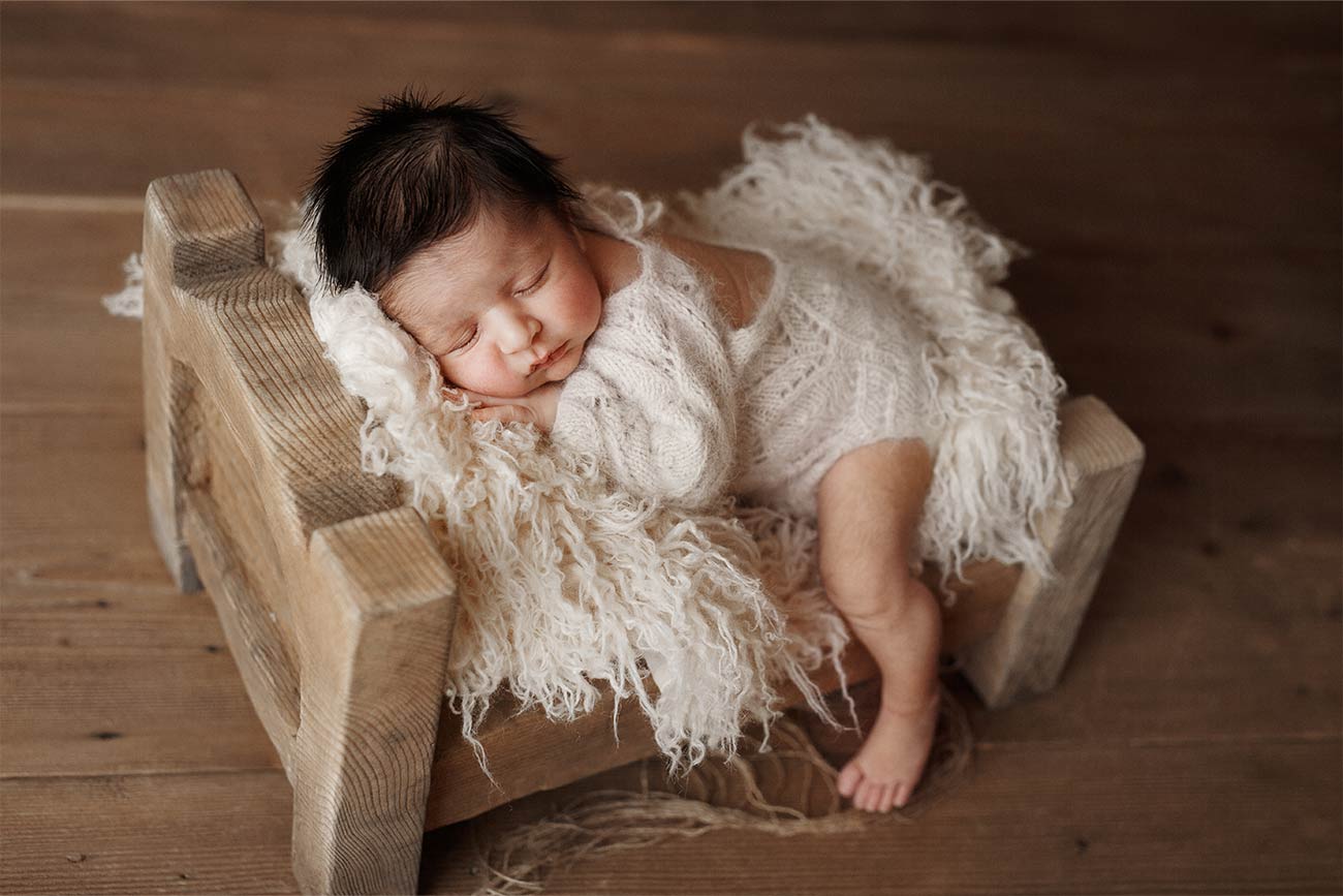 Entspannte Fotografie der Babys Neugeborenen Fotografie in Nuernberg