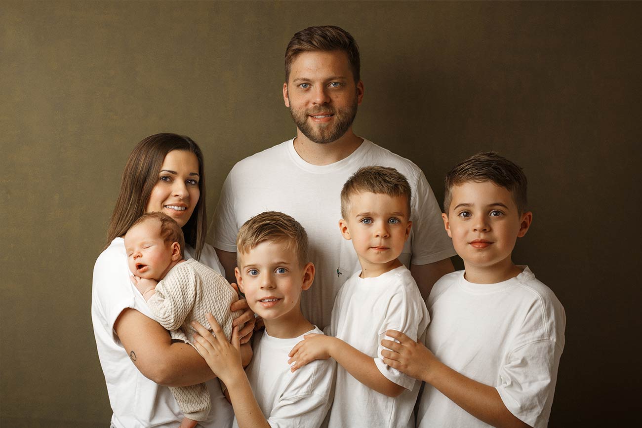 Familien Fotos während Newborn Fotoshootings Neugeborenen Fotografie in Nürnberg